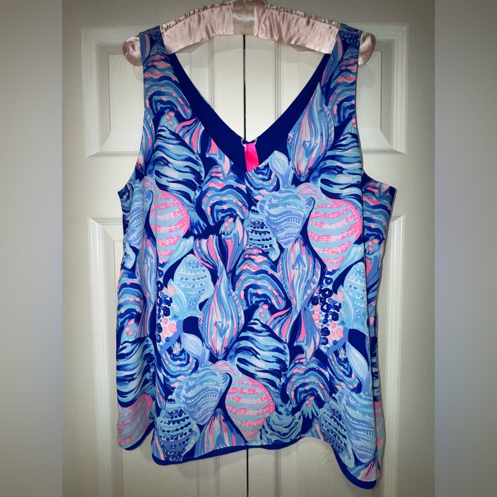 Lilly Pulitzer Florin Twilight Blue scale up reversible Top. Size Large. EEUC